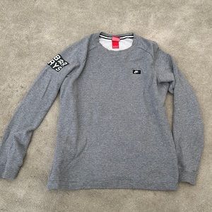 Barry’s nike pullover sweater crewneck